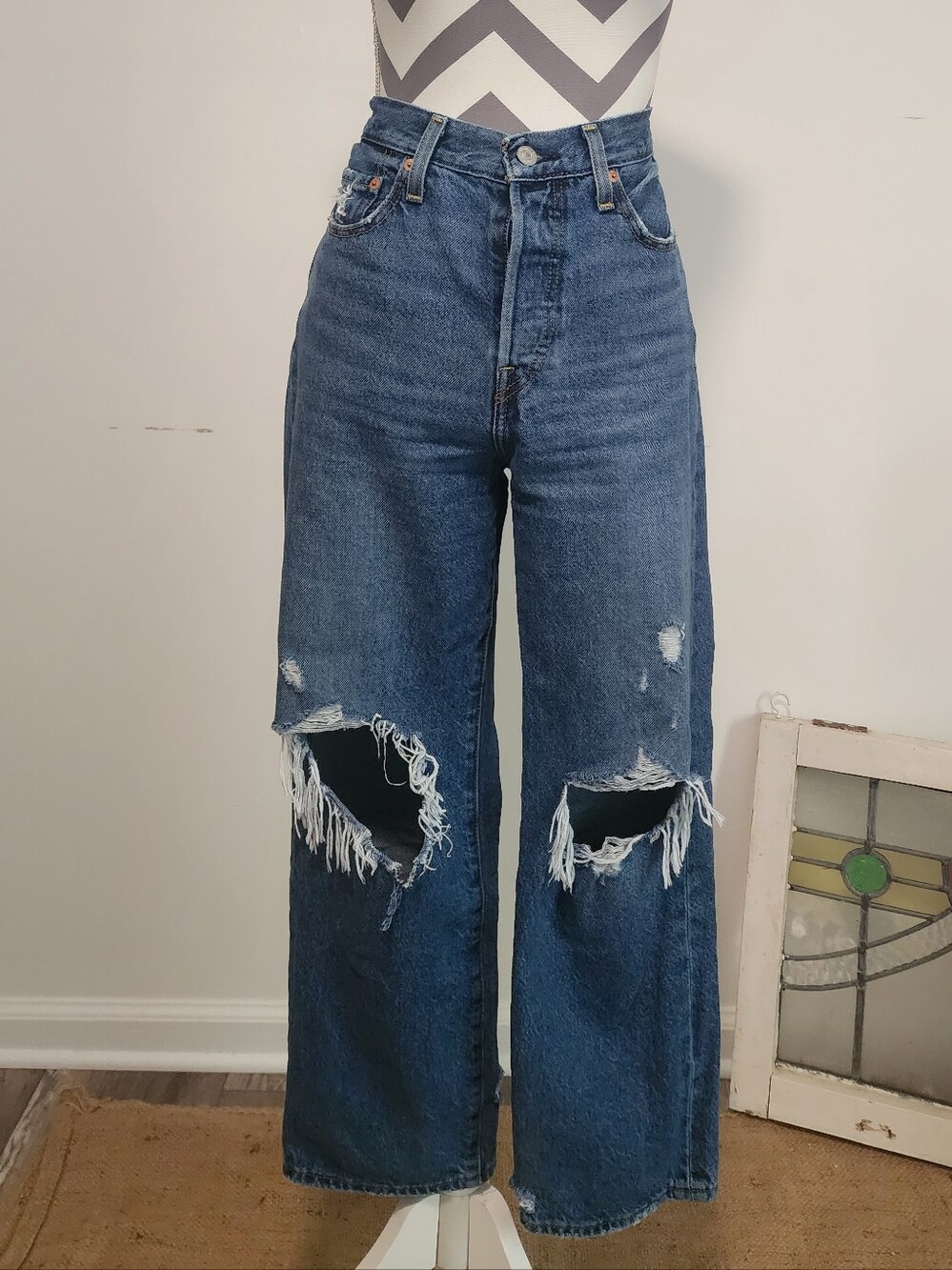 Levis Ribcage Straight Ankle Sz 28
